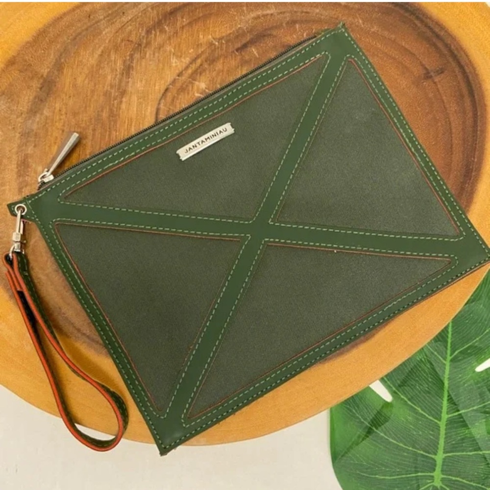 KLM Business Class Limited Edition Jantaminiau Amenity Green w Top Zip Closure